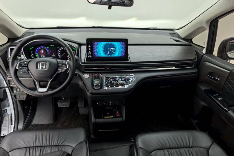 Used Honda Elysion 2024 2.0L eHEV Luxury Edition Interior 8
