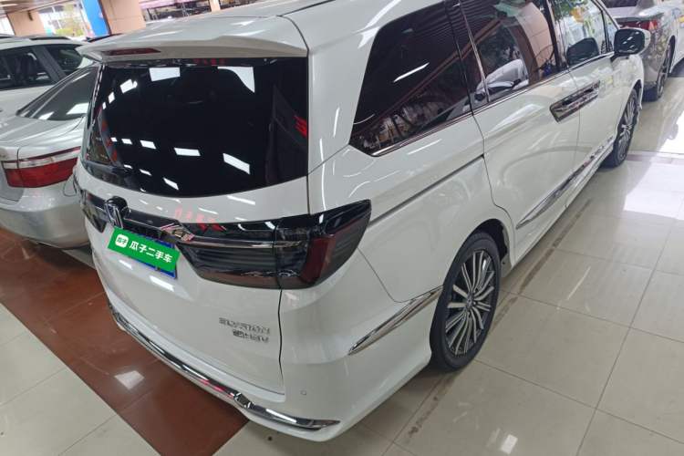 Used Honda Elysion 2022 2.0L eHEV Luxury First Edition Rear Right 45 Deg