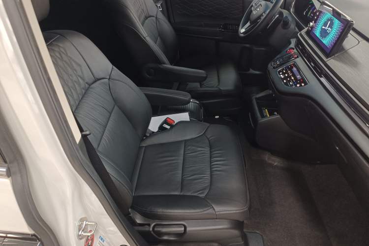 Used Honda Elysion 2022 2.0L eHEV Luxury First Edition Right Front Seat