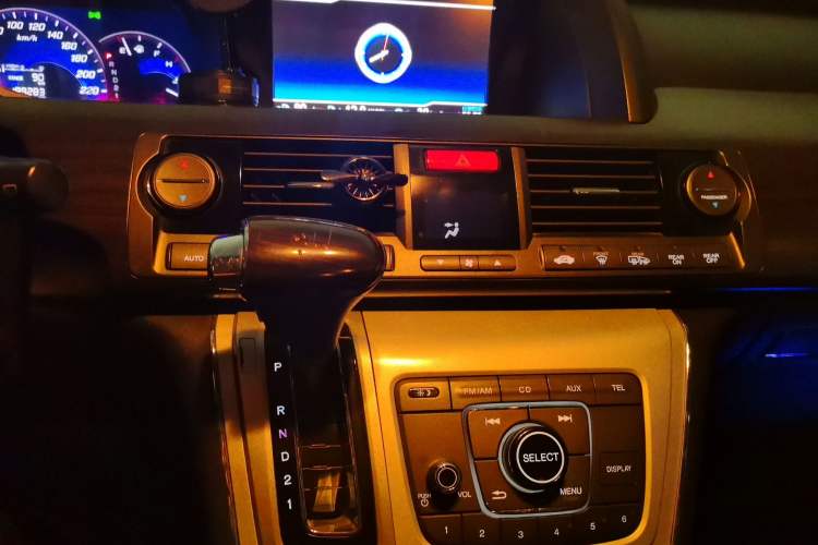 Used Honda Elysion 2012 2.4L VTi-S Prestige Edition Audio And AC Panel