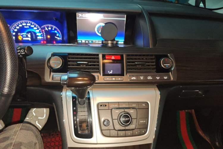 Used Honda Elysion 2012 2.4L VTi-S Prestige Edition Audio And AC Panel