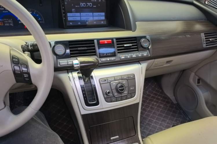 Used Honda Elysion 2012 2.4L VTi-S Prestige Edition Audio And AC Panel