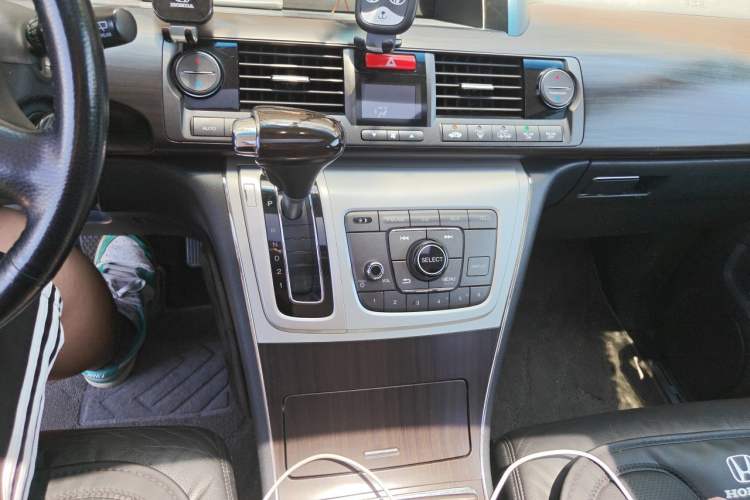 Used Honda Elysion 2012 2.4L VTi-S Prestige Edition Audio And AC Panel