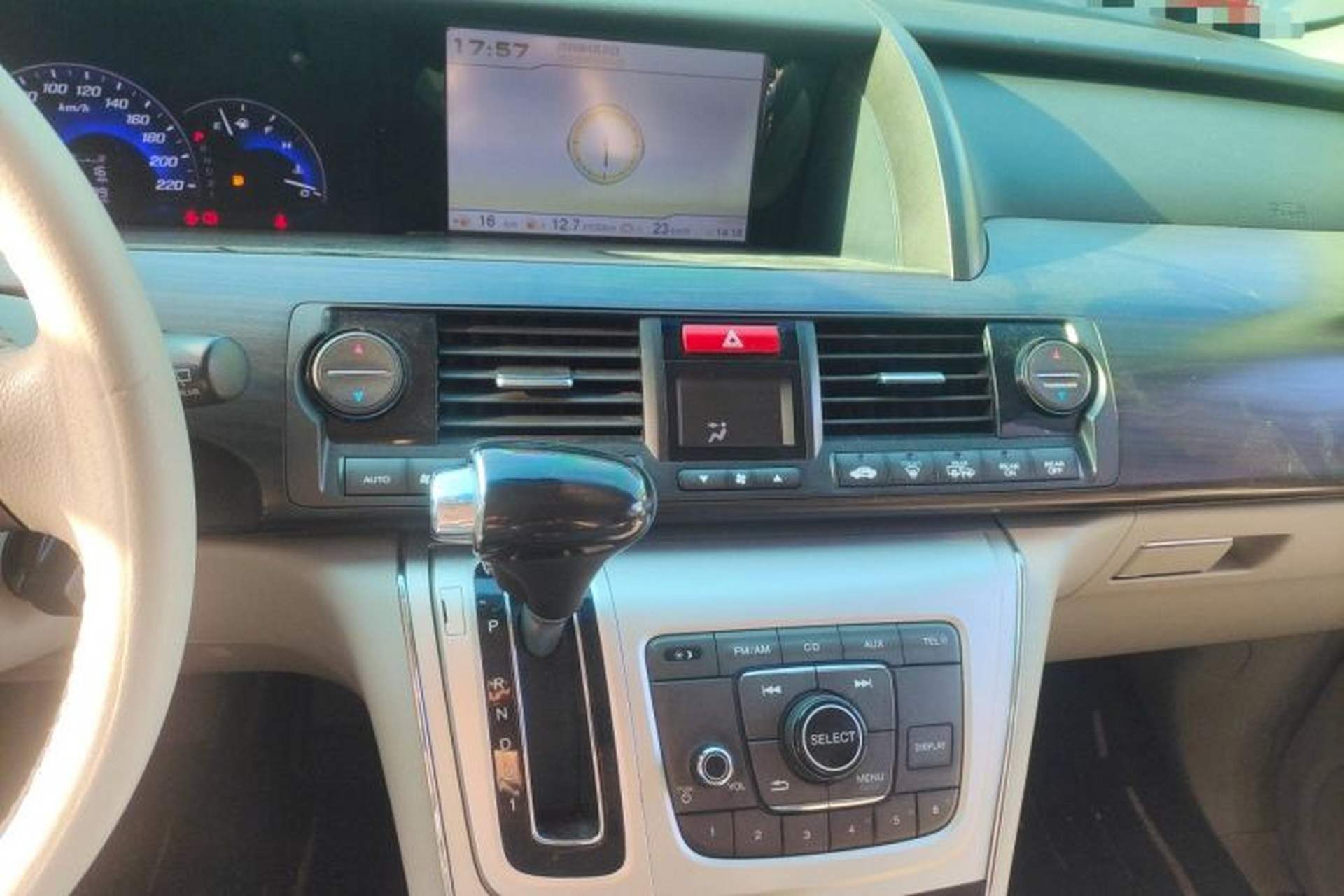 Used Honda Elysion 2012 2.4L VTi-S Prestige Edition Audio And AC Panel