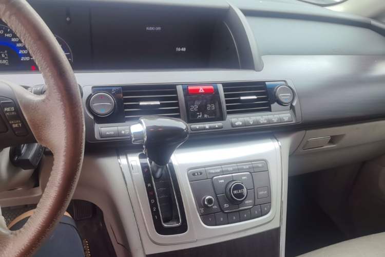 Used Honda Elysion 2012 2.4L VTi-S Prestige Edition Audio And AC Panel