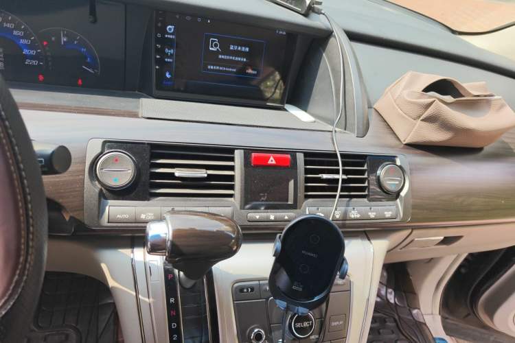 Used Honda Elysion 2012 2.4L VTi-S Prestige Edition Audio And AC Panel