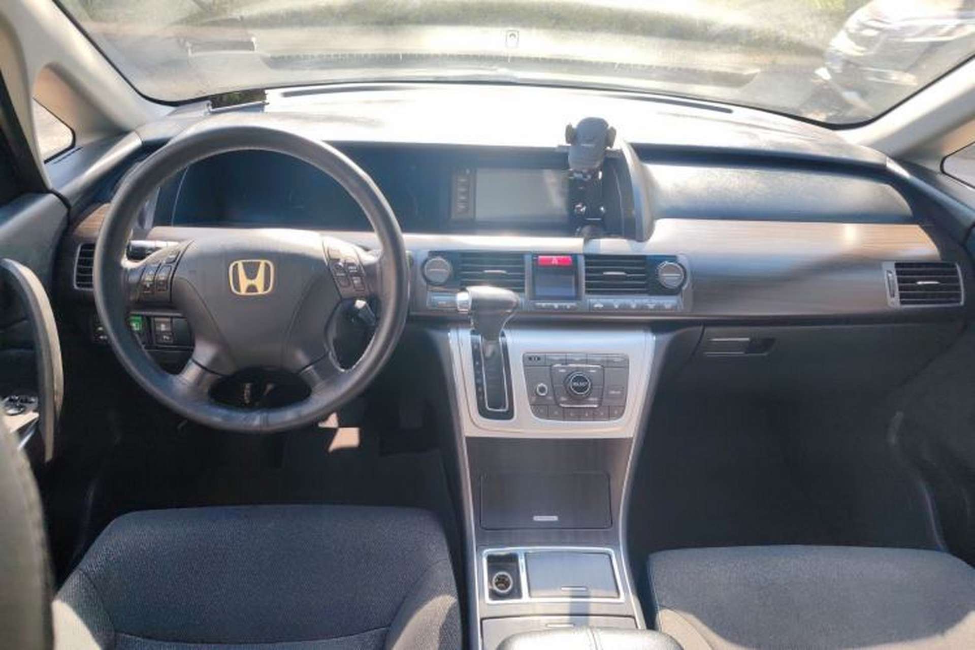 Used Honda Elysion 2012 2.4L VTi Luxury Edition Center Console