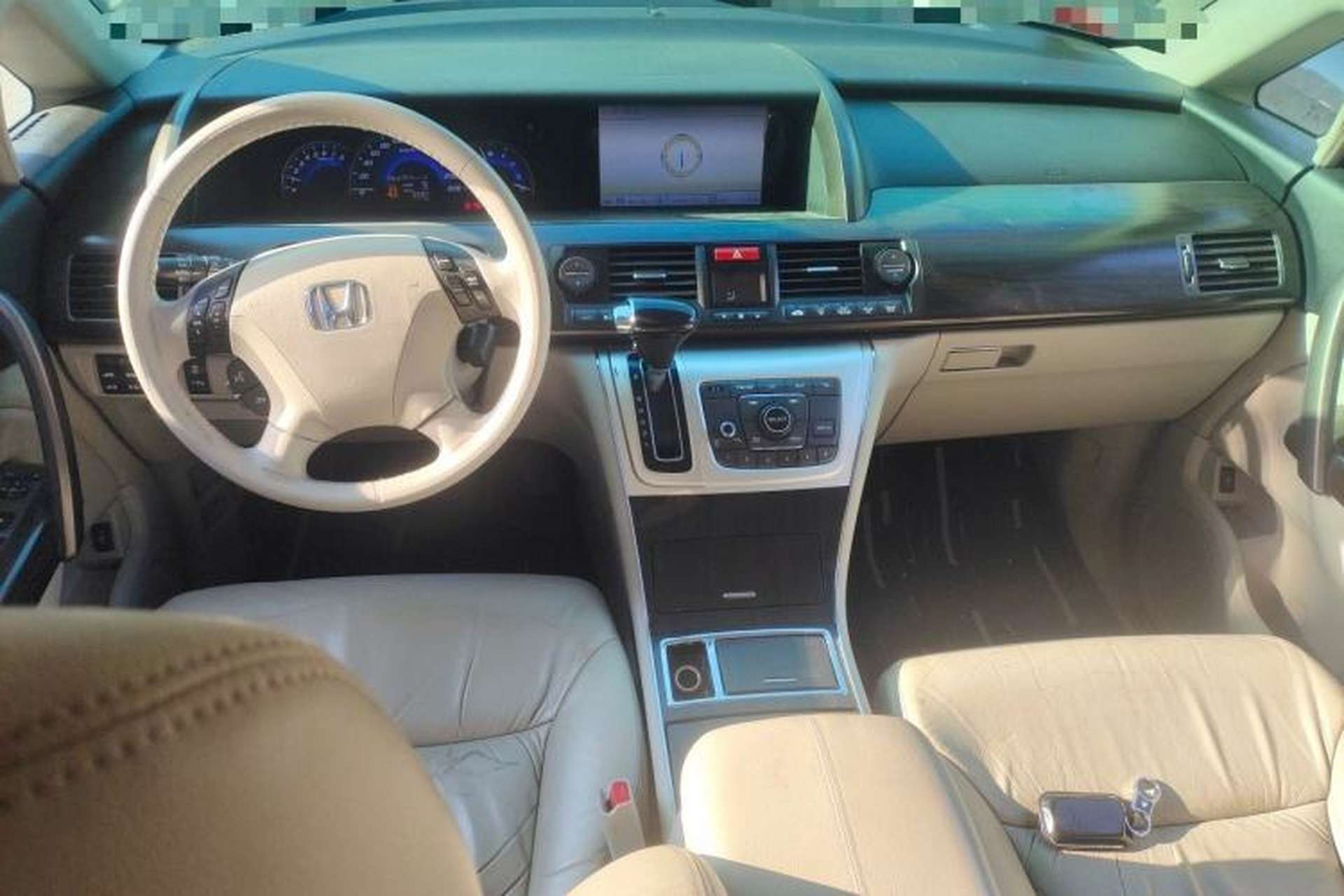 Used Honda Elysion 2012 2.4L VTi-S Prestige Edition Center Console