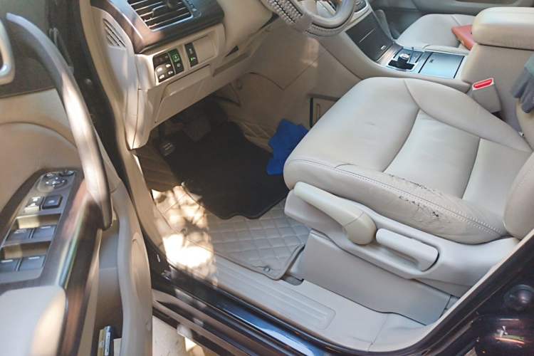 Used Honda Elysion 2012 2.4L VTi Luxury Edition Driver Seat