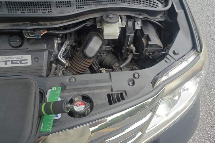 Used Honda Elysion 2012 2.4L VTi Luxury Edition Engine Bay Left