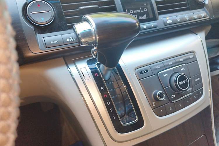Used Honda Elysion 2012 2.4L VTi Luxury Edition Gear Lever