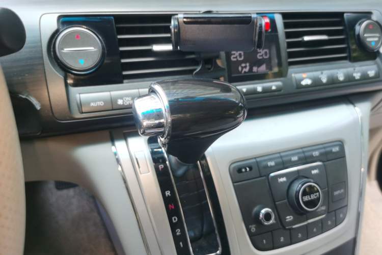 Used Honda Elysion 2012 2.4L VTi Luxury Edition Gear Lever
