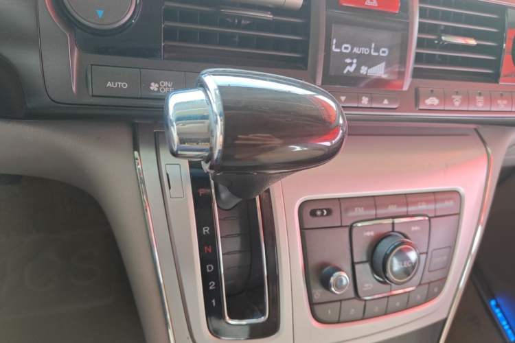 Used Honda Elysion 2012 2.4L VTi Luxury Edition Gear Lever