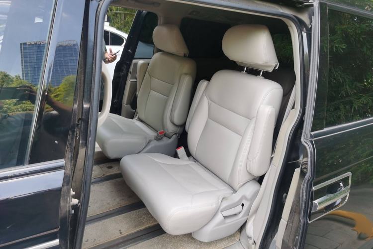 Used Honda Elysion 2012 2.4L VTi Luxury Edition Interior 4