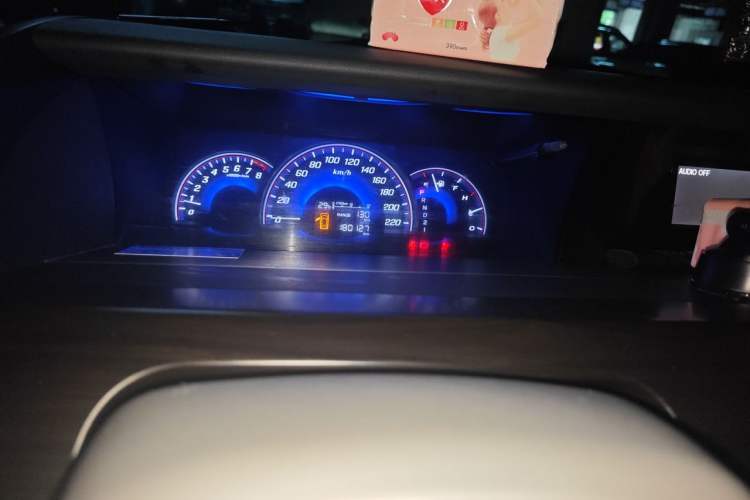 Used Honda Elysion 2012 2.4L VTi Luxury Edition Odometer Close Up