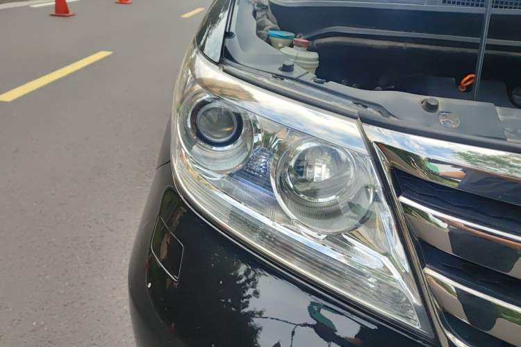 Used Honda Elysion 2012 2.4L VTi-S Prestige Edition Right Front Headlight