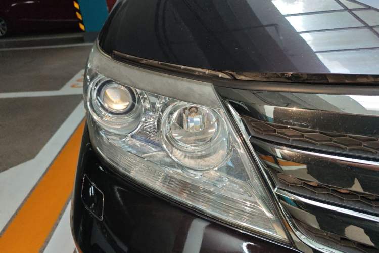 Used Honda Elysion 2012 2.4L VTi-S Prestige Edition Right Front Headlight