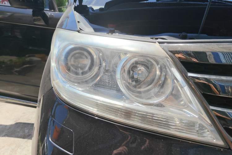 Used Honda Elysion 2012 2.4L VTi-S Prestige Edition Right Front Headlight