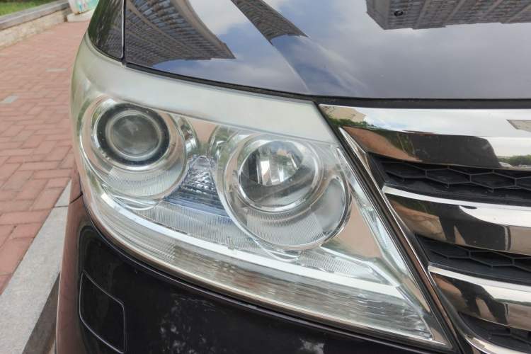 Used Honda Elysion 2012 2.4L VTi-S Prestige Edition Right Front Headlight