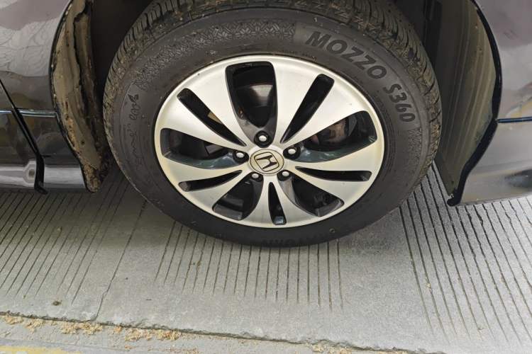 Used Honda Elysion 2012 2.4L VTi-S Prestige Edition Right Front Wheel Hub