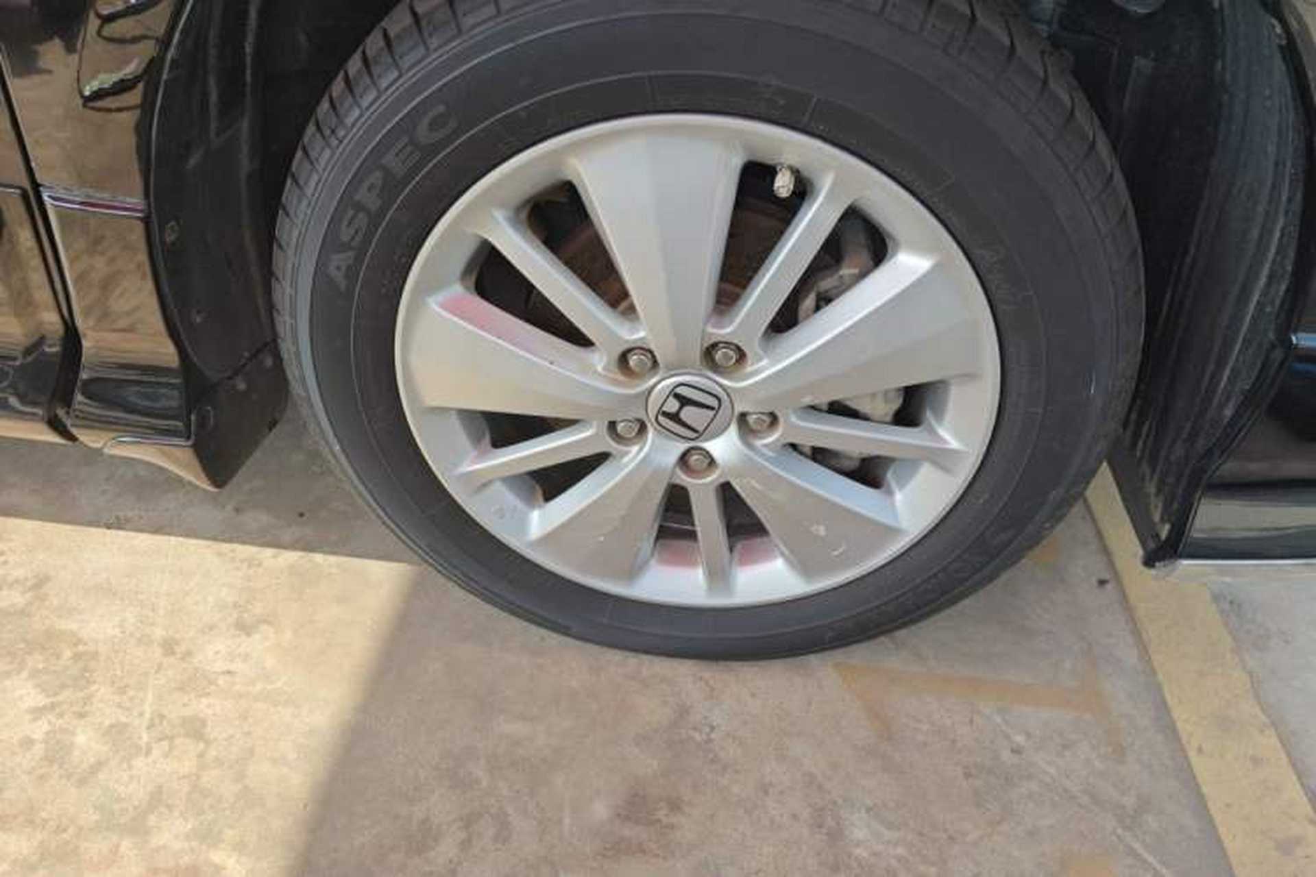 Used Honda Elysion 2012 2.4L VTi Luxury Edition Right Front Wheel Hub