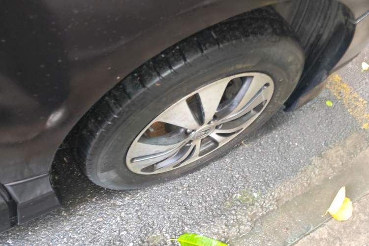 Used Honda Elysion 2012 2.4L VTi-S Prestige Edition Right Front Wheel Hub