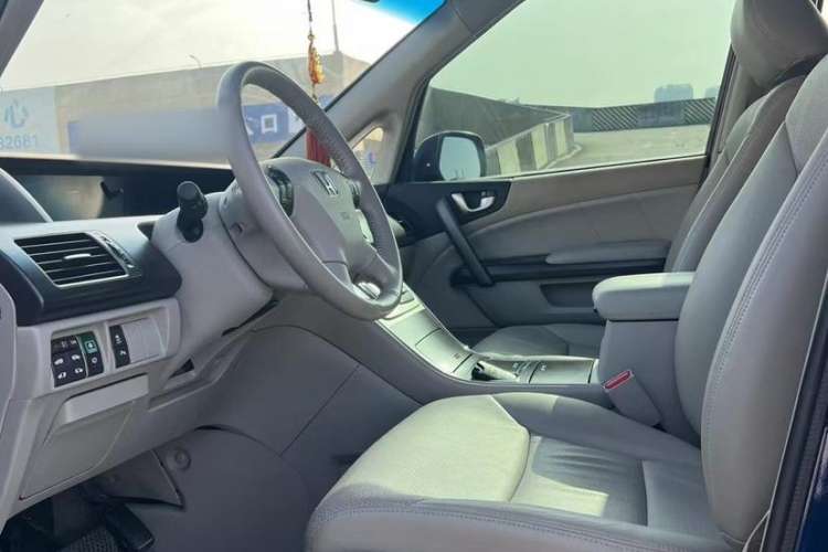 Used Honda Elysion 2012 2.4L VTi Luxury Edition Interior 2