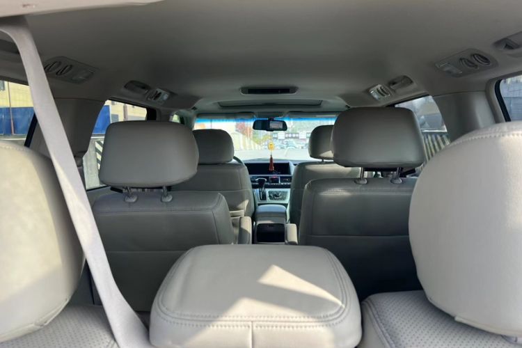 Used Honda Elysion 2012 2.4L VTi Luxury Edition Interior 4