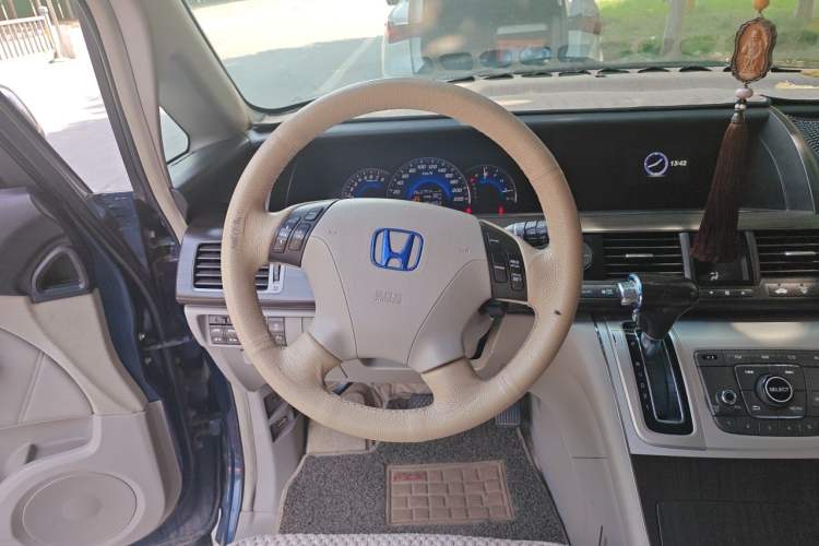 Used Honda Elysion 2012 2.4L VTi Luxury Edition Steering Wheel