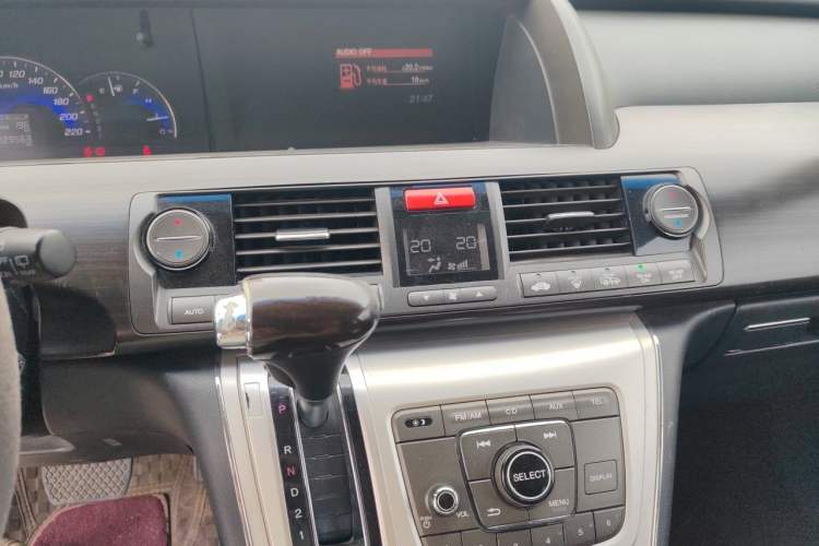 Used Honda Elysion 2012 2.4L VTi-S Prestige Edition Audio And AC Panel