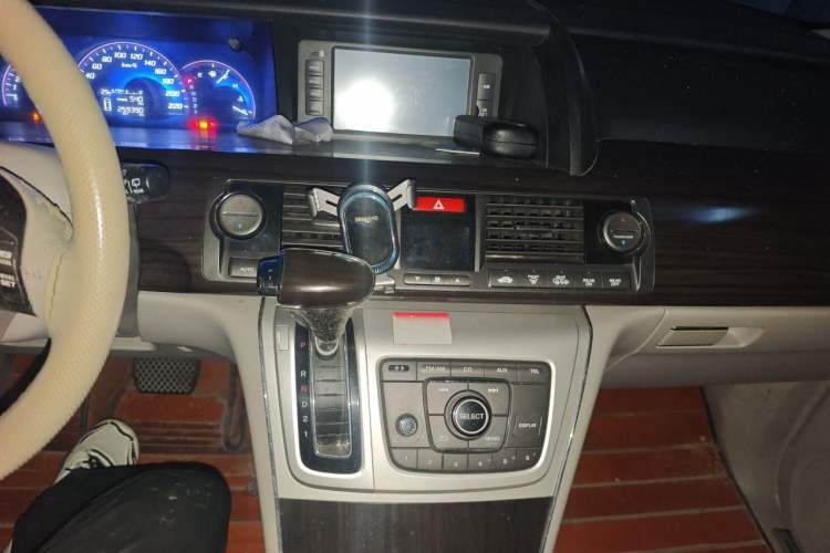 Used Honda Elysion 2012 2.4L VTi-S Prestige Edition Audio And AC Panel