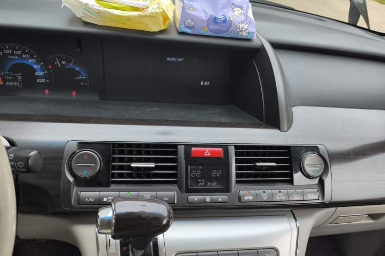 Used Honda Elysion 2012 2.4L VTi-S Prestige Edition Audio And AC Panel