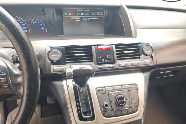 Used Honda Elysion 2012 2.4L VTi-S Prestige Edition Audio And AC Panel