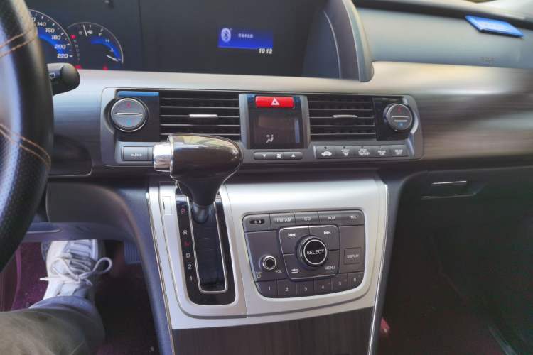 Used Honda Elysion 2012 2.4L VTi-S Prestige Edition Audio And AC Panel