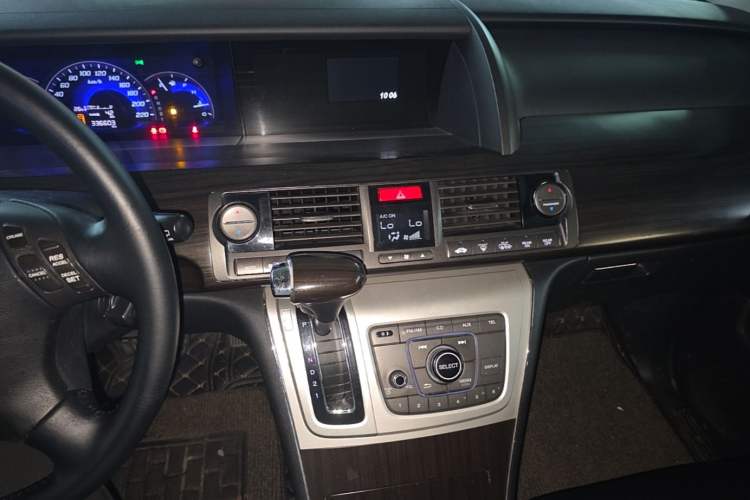 Used Honda Elysion 2012 2.4L VTi-S Prestige Edition Audio And AC Panel