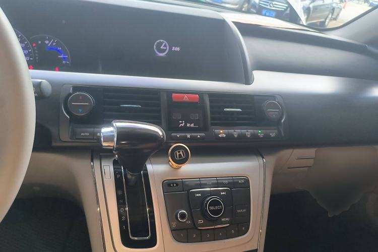 Used Honda Elysion 2012 2.4L VTi Luxury Edition Center Console
