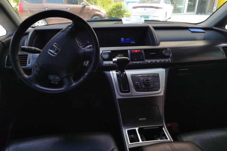 Used Honda Elysion 2012 2.4L VTi-S Prestige Edition Center Console
