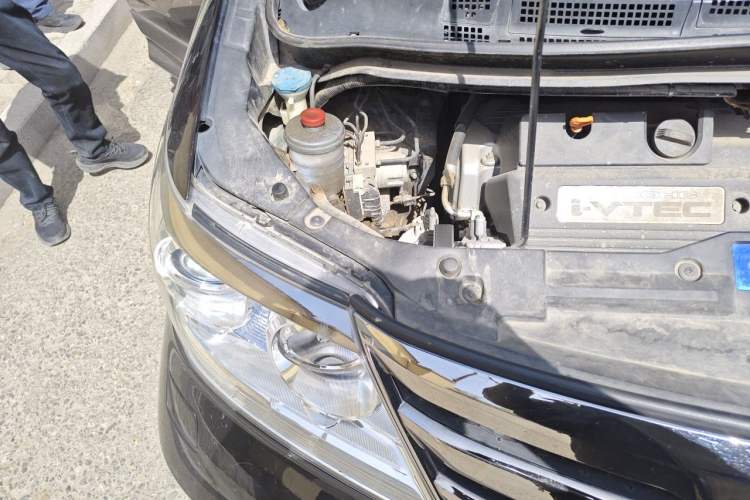 Used Honda Elysion 2012 2.4L VTi Luxury Edition Engine Bay Right