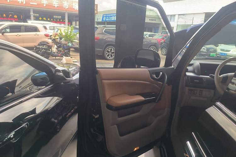 Used Honda Elysion 2012 2.4L VTi Luxury Edition Left Front Door Interior