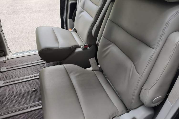 Used Honda Elysion 2012 2.4L VTi-S Prestige Edition Left Rear Seat