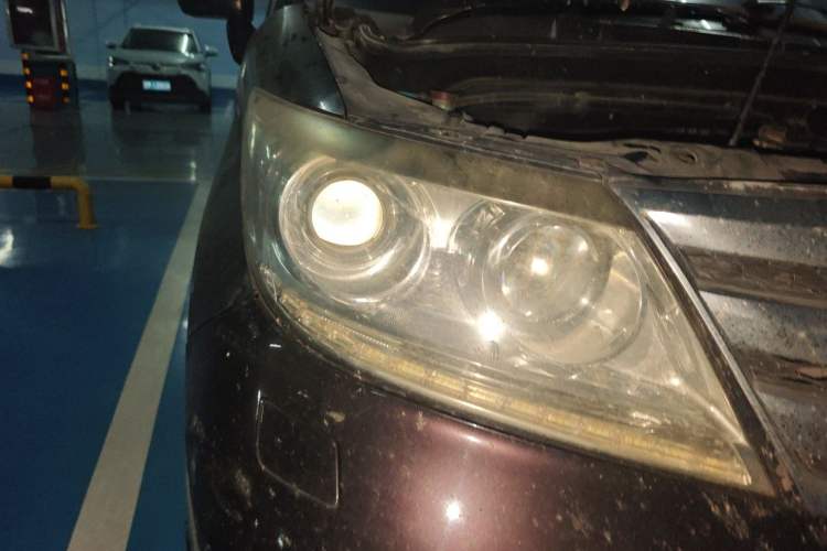 Used Honda Elysion 2012 2.4L VTi-S Prestige Edition Right Front Headlight