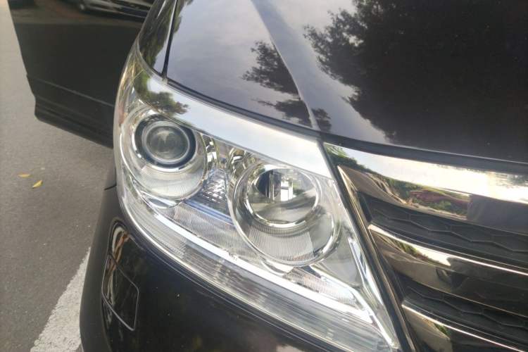 Used Honda Elysion 2012 2.4L VTi Luxury Edition Right Front Headlight