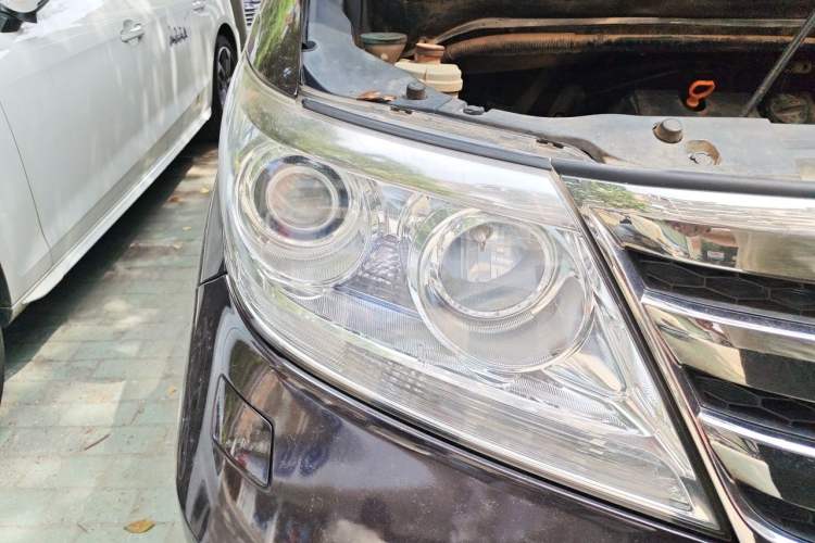 Used Honda Elysion 2012 2.4L VTi Comfort Edition Right Front Headlight