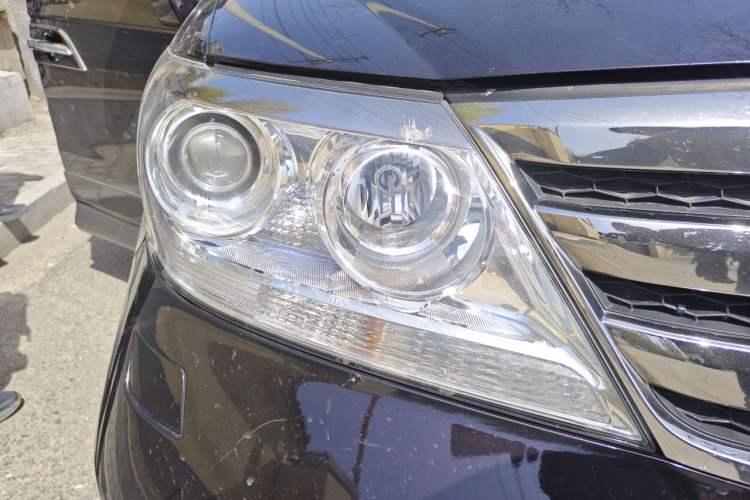 Used Honda Elysion 2012 2.4L VTi Luxury Edition Right Front Headlight