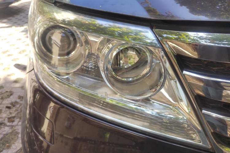 Used Honda Elysion 2012 2.4L VTi Comfort Edition Right Front Headlight