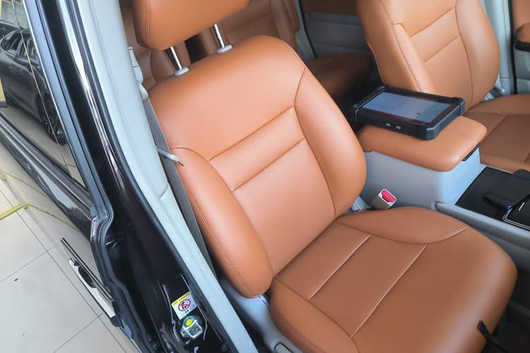 Used Honda Elysion 2012 2.4L VTi Luxury Edition Right Front Seat