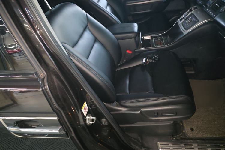 Used Honda Elysion 2012 2.4L VTi-S Prestige Edition Right Front Seat