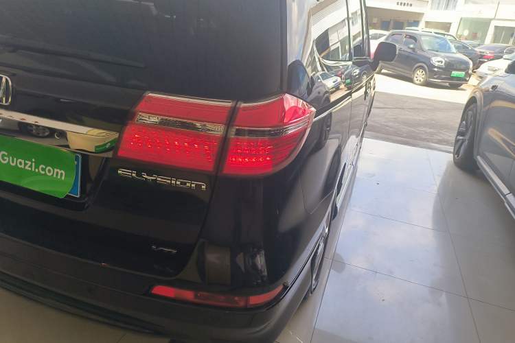Used Honda Elysion 2012 2.4L VTi Luxury Edition Right Rear Taillight