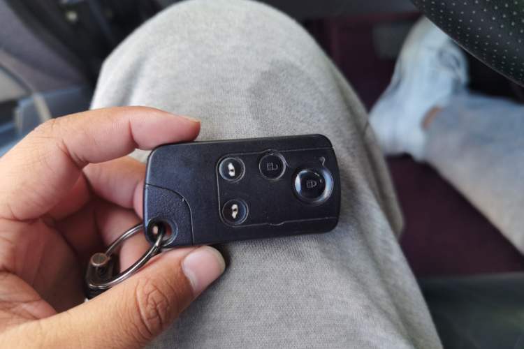 Used Honda Elysion 2012 2.4L VTi-S Prestige Edition Vehicle Key