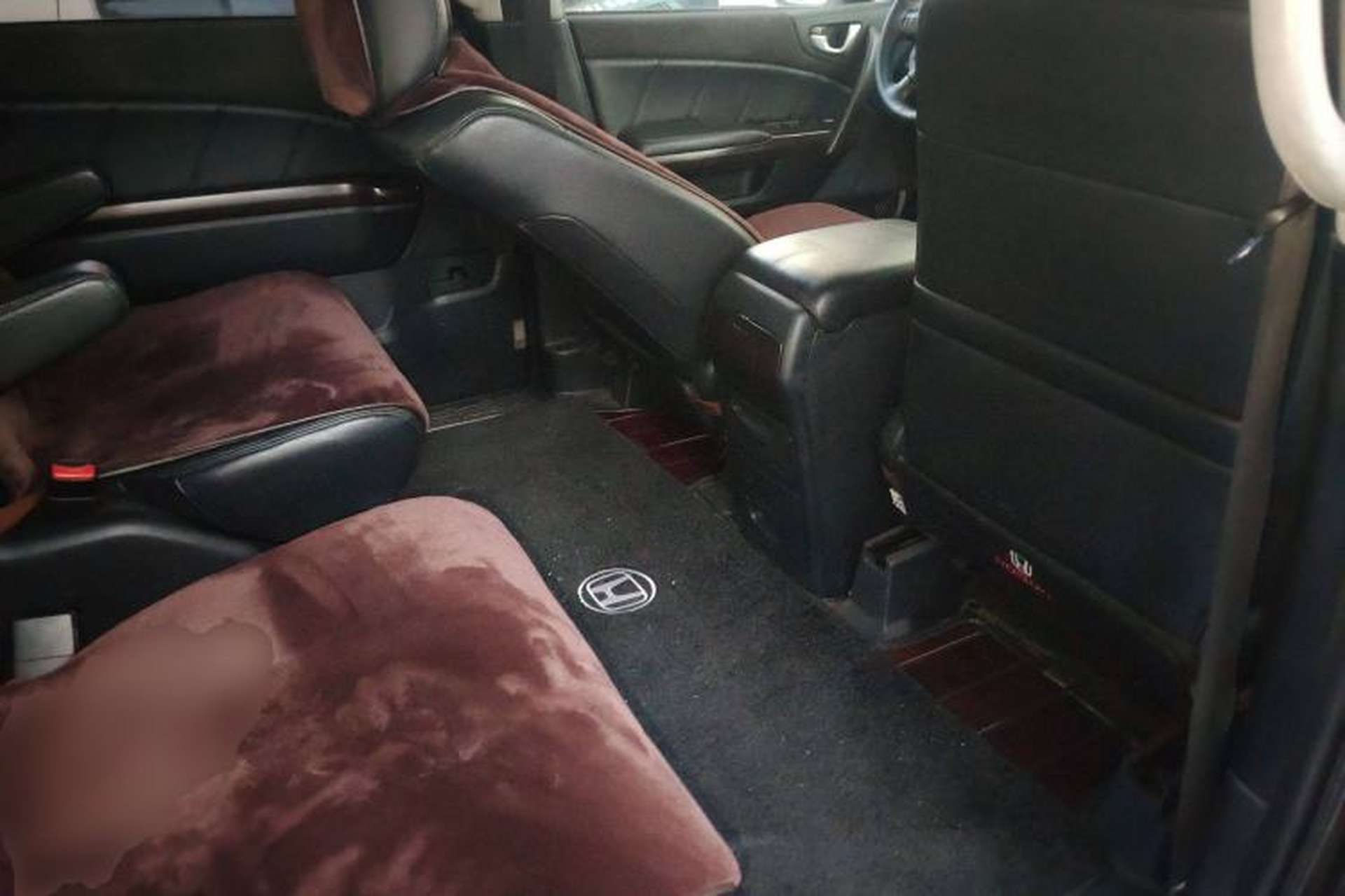 Used Honda Elysion 2012 2.4L VTi-S Prestige Edition Left Rear Seat